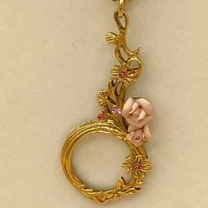 1928 magnifying glass necklace - pink roses